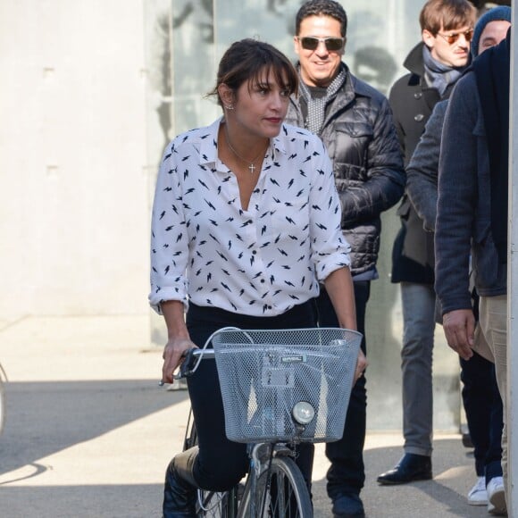 Emma de Caunes sur le tournage de La Sortie de l'Usine Lumière à Lyon, le 17 octobre 2015.