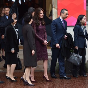 Kate Middleton, duchesse de Cambridge (en robe Dolce and Gabbana), et le prince William étaient le 21 octobre 2015 les hôtes du président chinois Xi Jinping et son épouse Peng Luyan, présents à leurs côtés à Lancaster House, à Londres, pour une série d'événements dans le cadre de leur visite officielle.