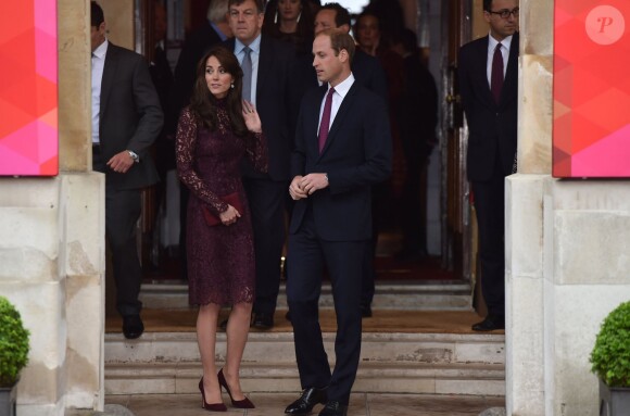 Kate Middleton, duchesse de Cambridge (en robe Dolce and Gabbana), et le prince William étaient le 21 octobre 2015 les hôtes du président chinois Xi Jinping et son épouse Peng Luyan, présents à leurs côtés à Lancaster House, à Londres, pour une série d'événements dans le cadre de leur visite officielle.