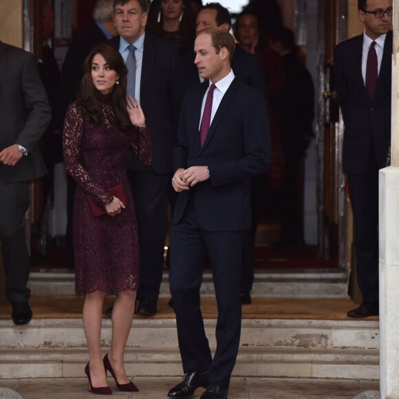 Kate Middleton, duchesse de Cambridge (en robe Dolce and Gabbana), et le prince William étaient le 21 octobre 2015 les hôtes du président chinois Xi Jinping et son épouse Peng Luyan, présents à leurs côtés à Lancaster House, à Londres, pour une série d'événements dans le cadre de leur visite officielle.