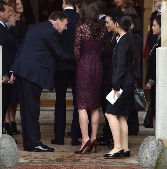 Kate Middleton, duchesse de Cambridge (en robe Dolce and Gabbana), et le prince William étaient le 21 octobre 2015 les hôtes du président chinois Xi Jinping et son épouse Peng Luyan, présents à leurs côtés à Lancaster House, à Londres, pour une série d'événements dans le cadre de leur visite officielle.
