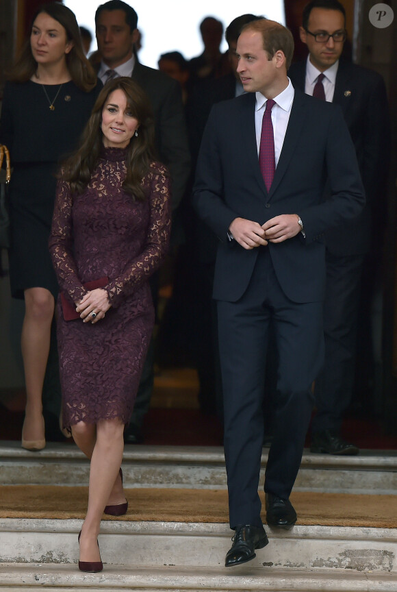 Kate Middleton, duchesse de Cambridge (en robe Dolce and Gabbana), et le prince William étaient le 21 octobre 2015 les hôtes du président chinois Xi Jinping et son épouse Peng Luyan, présents à leurs côtés à Lancaster House, à Londres, pour une série d'événements dans le cadre de leur visite officielle.