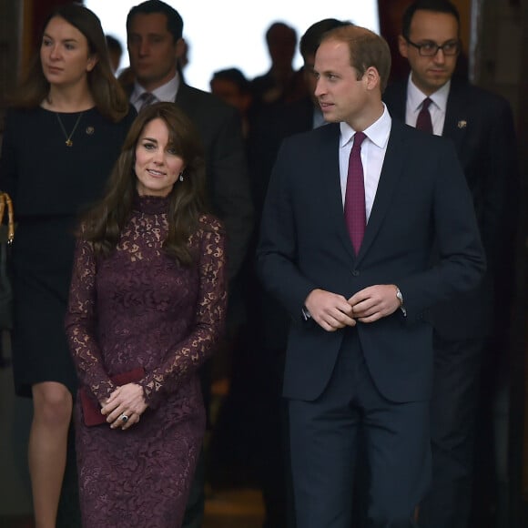 Kate Middleton, duchesse de Cambridge (en robe Dolce and Gabbana), et le prince William étaient le 21 octobre 2015 les hôtes du président chinois Xi Jinping et son épouse Peng Luyan, présents à leurs côtés à Lancaster House, à Londres, pour une série d'événements dans le cadre de leur visite officielle.