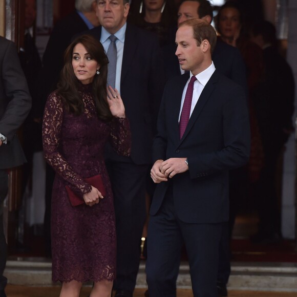 Kate Middleton, duchesse de Cambridge (en robe Dolce and Gabbana), et le prince William étaient le 21 octobre 2015 les hôtes du président chinois Xi Jinping et son épouse Peng Luyan, présents à leurs côtés à Lancaster House, à Londres, pour une série d'événements dans le cadre de leur visite officielle.