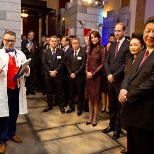 La duchesse Catherine de Cambridge (en robe Dolce and Gabbana) et le prince William étaient le 21 octobre 2015 aux côtés du président chinois Xi Jinping et son épouse Peng Luyan à Lancaster House, à Londres, pour une série d'événements dans le cadre de leur visite officielle de quatre jours au Royaume-Uni. Kung Fu Panda, Poldark ou encore Matilda étaient au programme !