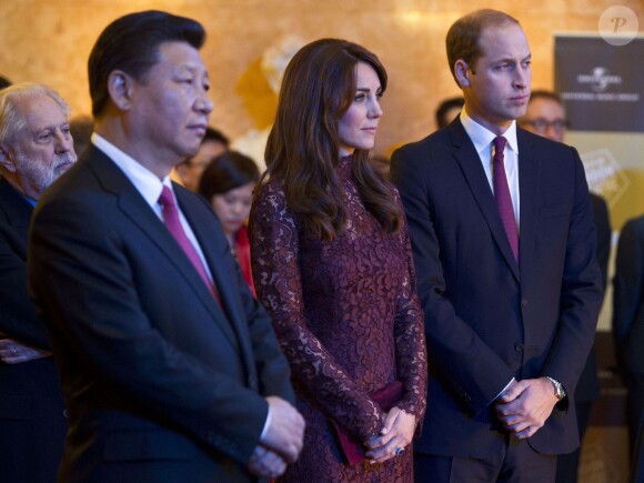 La duchesse Catherine de Cambridge (en robe Dolce and Gabbana) et le prince William étaient le 21 octobre 2015 aux côtés du président chinois Xi Jinping et son épouse Peng Luyan à Lancaster House, à Londres, pour une série d'événements dans le cadre de leur visite officielle de quatre jours au Royaume-Uni. Kung Fu Panda, Poldark ou encore Matilda étaient au programme !