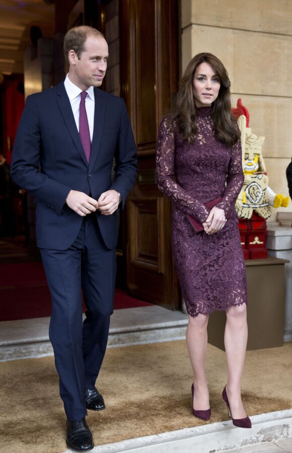 La duchesse Catherine de Cambridge (en robe Dolce and Gabbana) et le prince William étaient le 21 octobre 2015 aux côtés du président chinois Xi Jinping et son épouse Peng Luyan à Lancaster House, à Londres, pour une série d'événements dans le cadre de leur visite officielle de quatre jours au Royaume-Uni. Kung Fu Panda, Poldark ou encore Matilda étaient au programme !