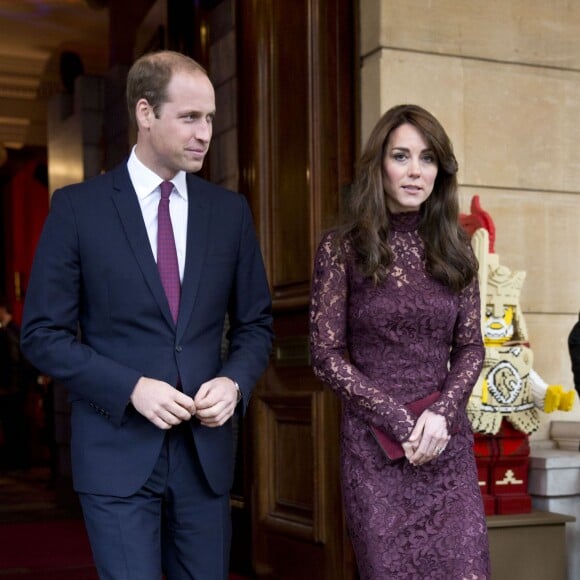 La duchesse Catherine de Cambridge (en robe Dolce and Gabbana) et le prince William étaient le 21 octobre 2015 aux côtés du président chinois Xi Jinping et son épouse Peng Luyan à Lancaster House, à Londres, pour une série d'événements dans le cadre de leur visite officielle de quatre jours au Royaume-Uni. Kung Fu Panda, Poldark ou encore Matilda étaient au programme !