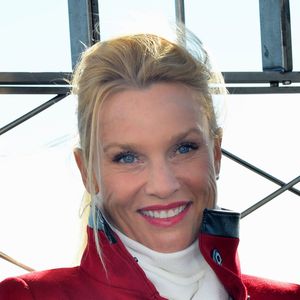 Nicollette Sheridan en haut de l'Empire State Building a New York pour faire la promotion de la nouvelle serie 'The Christmas Spirit', le 26 novembre 2013.
