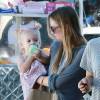 Exclusif - Drew Barrymore se promène avec sa fille Frankie et une amie à Larchmont en Californie le 24 juillet 2015.