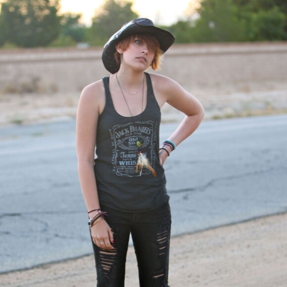 Paris Jackson, fille de Michael Jackson, devant la maison de chez sa mere, Debbie Rowe, a Palmdale, le 25 mai 2013