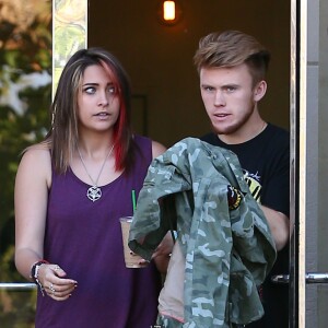 Paris Jackson et son petit-ami Chester Castellaw sont allés prendre un smoothie chez SunLife Organics, à Los Angeles, le 16 mai 2015