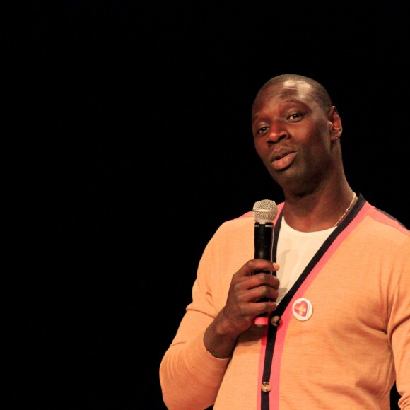 Exclusif - Omar Sy à la vente aux enchères au profit de l'assocation CéKeDuBonheur lors du 1er Comic Con Paris, festival de la pop culture à la Grande Halle de la Villette le 23 octobre 2015.