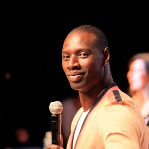 Exclusif - Omar Sy à la vente aux enchères au profit de l'assocation CéKeDuBonheur lors du 1er Comic Con Paris, festival de la pop culture à la Grande Halle de la Villette le 23 octobre 2015.