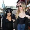 Kim et Khloé Kardashian au restaurant George's de San Diego, le 22 septembre 2015