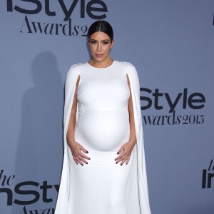 Kim Kardashian, enceinte, assiste à la première édition des InStyle Awards au Getty Center. Los Angeles, le 26 octobre 2015.