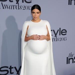 Kim Kardashian, enceinte, assiste à la première édition des InStyle Awards au Getty Center. Los Angeles, le 26 octobre 2015.