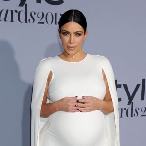 Kim Kardashian, enceinte, assiste à la première édition des InStyle Awards au Getty Center. Los Angeles, le 26 octobre 2015.