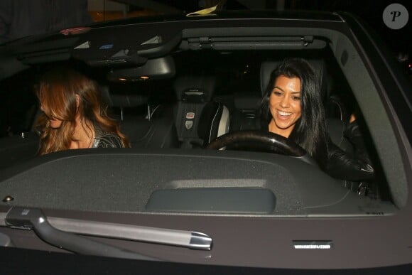 Kourtney Kardashian est allée dîner au Madeo avec sa petite soeur Kim. West Hollywood, Los Angeles, le 26 octobre 2015.