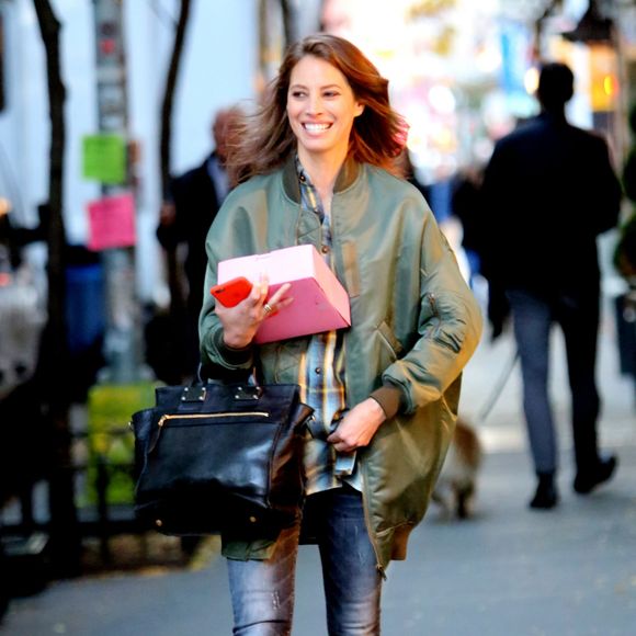 Christy Turlington sur le tournage d'une publicité à New York le 26 octobre 2015.