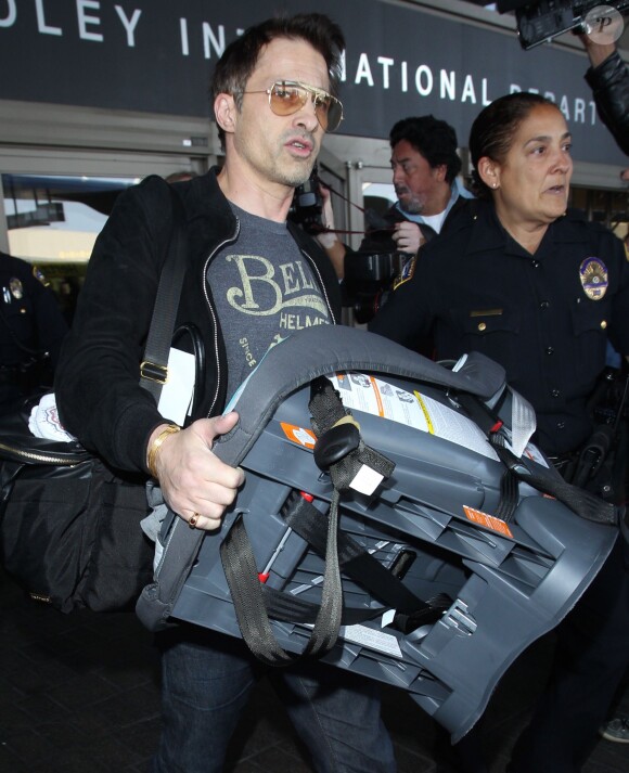 Halle Berry, son mari Olivier Martinez et leur fils Maceo arrivent à l'aéroport de Los Angeles en provenance de Paris, le 4 janvier 2015.