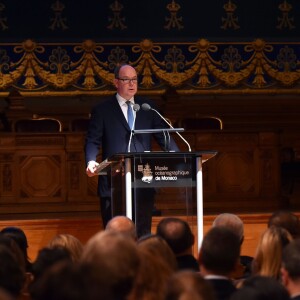 Le prince Albert II de Monaco recevait le 6 novembre 2015 le Blue Legacy Award des mains de Debbie Kinder au Musée océanographique de Monaco dans le cadre du Blue Ocean Film Festival 2015 © Bruno Bebert / Bestimage