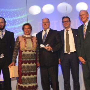 Exclusif - Le prince Albert II de Monaco remettait le 27 octobre 2015, avec Kawther Al Abood, le prix "Futurum Award" à l'artiste Neil Harbisson pour son implication dans l'utilisation des nouvelles technologies au service de l'Art et de la Science, au Fairmont Hotel © Claudia Albuquerque / Bestimage