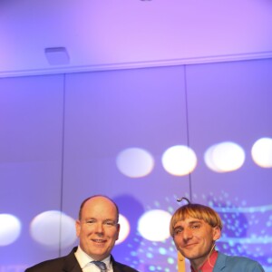 Exclusif - Le prince Albert II de Monaco remettait le 27 octobre 2015, avec Kawther Al Abood, le prix "Futurum Award" à l'artiste Neil Harbisson pour son implication dans l'utilisation des nouvelles technologies au service de l'Art et de la Science, au Fairmont Hotel © Claudia Albuquerque / Bestimage