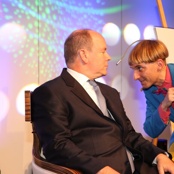 Exclusif - Le prince Albert II de Monaco remettait le 27 octobre 2015, avec Kawther Al Abood, le prix "Futurum Award" à l'artiste Neil Harbisson pour son implication dans l'utilisation des nouvelles technologies au service de l'Art et de la Science, au Fairmont Hotel © Claudia Albuquerque / Bestimage