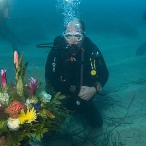 Exclusif - Le prince Albert II de Monaco a participé à une plongée anniversaire à l'occasion des 40 ans de l'AMPN (Association Monégasque pour la Protection de la Nature) entouré d'une vingtaine de plongeurs - dont son ami Pierre Frolla - dans les eaux de la réserve du Larvotto, le 20 octobre 2015. © Jean-Michel Mille / Palais Princier / Bestimage