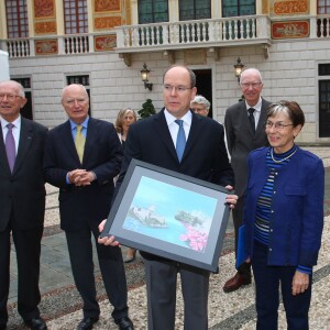 Le prince Albert II de Monaco a reçu des visiteurs au palais de Monaco dans le cadre de la 20e Journée Européenne du Patrimoine le 18 octobre 2015. © Olivier Huitel / Pool restreint / Bestimage