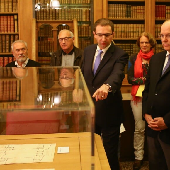 Le prince Albert II de Monaco a reçu des visiteurs au palais de Monaco dans le cadre de la 20e Journée Européenne du Patrimoine le 18 octobre 2015. © Olivier Huitel / Pool restreint / Bestimage