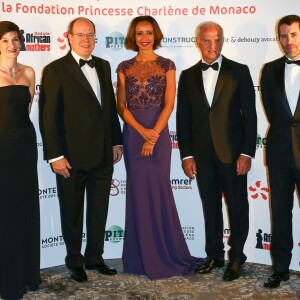 Exclusif - Agnès Falco, le prince Albert II de Monaco, Sonia Rolland, le président de l'AMREF France Nicolas Merindol et Jalil Lespert lors de la soirée de gala "Africa on the Rock" de l'AMREF Flying Doctors en partenariat avec la Fondation Princesse Charlene de Monaco à l'Hôtel de Paris, le 17 octobre 2015 à Monaco. © Claudia Albuquerque / Bestimage