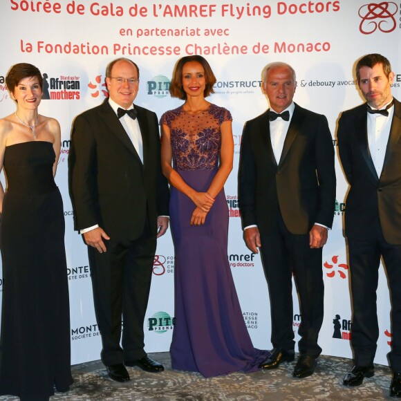 Exclusif - Agnès Falco, le prince Albert II de Monaco, Sonia Rolland, le président de l'AMREF France Nicolas Merindol et Jalil Lespert lors de la soirée de gala "Africa on the Rock" de l'AMREF Flying Doctors en partenariat avec la Fondation Princesse Charlene de Monaco à l'Hôtel de Paris, le 17 octobre 2015 à Monaco. © Claudia Albuquerque / Bestimage