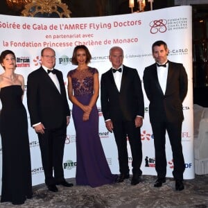 Exclusif - Agnès Falco, le prince Albert II de Monaco, Sonia Rolland, le président de l'AMREF France Nicolas Merindol et Jalil Lespert lors de la soirée de gala "Africa on the Rock" de l'AMREF Flying Doctors en partenariat avec la Fondation Princesse Charlene de Monaco à l'Hôtel de Paris, le 17 octobre 2015 à Monaco. © Claudia Albuquerque / Bestimage