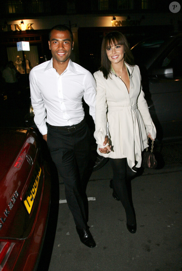Ashley et sa femme Cheryl Cole vont dîné au restaurant London's Cipriani à Londres, le 8 août 2007