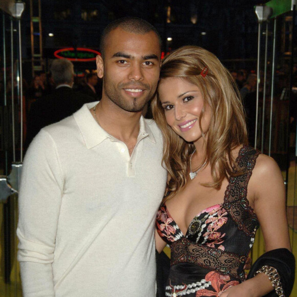 Ashley Cole et sa fiancée Cheryl Tweedy à la première du film 'Alien Autopsy' à Londres, le 3 avril 2006