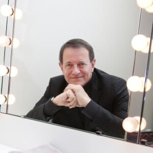 Exclusif - Francis Huster dans sa loge avant la représentation 'L'Affrontement' au Theatre André Malraux de Rueil Malmaison le 20 Janvier 2015 à Paris