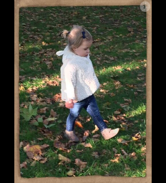 Princesse Leonore de Suède, une "promenade au parc" début octobre 2015. Photo Facebook princesse Madeleine.