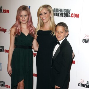 Reese Witherspoon avec ses enfants Ava Phillippe et Deacon Phillippe à la soirée American Cinematheque Award en l'honneur de Reese Witherspoon à l'hôtel The Hyatt Regency à Century City, le 30 novembre 2015.