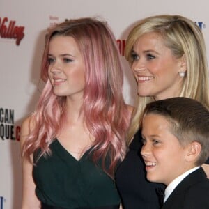 Reese Witherspoon avec ses enfants Ava Phillippe et Deacon Phillippe à la soirée American Cinematheque Award en l'honneur de Reese Witherspoon à l'hôtel The Hyatt Regency à Century City, le 30 novembre 2015.