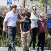 Exclusif - Brad Pitt et Angelina Jolie font du shopping avec leurs enfants Shiloh et Pax à Glendale. Le 10 juillet 2015