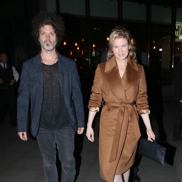 Renee Zellweger et son compagnon Doyle Bramhall quittant le gala de charité "Serious Fun Children's Network" à Londres le 3 novembre 2015.