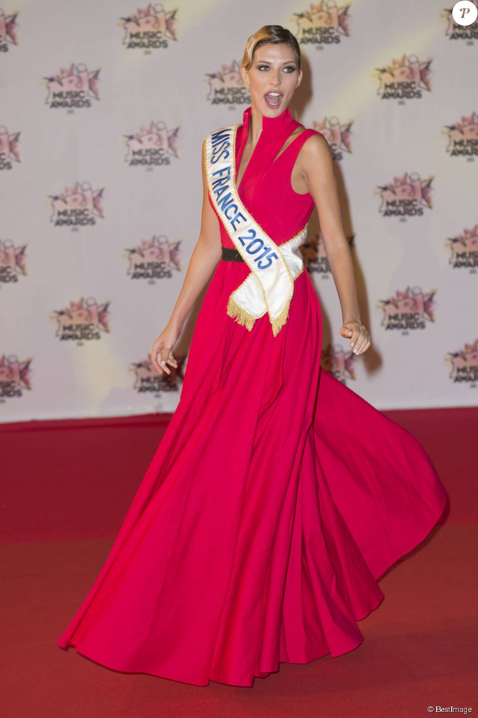 Camille Cerf Miss France 2015 Arrivées à La 17ème Cérémonie Des Nrj Music Awards 2015 Au 