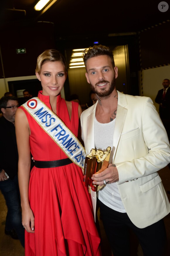 Camille Cerf et M.Pokora dans les coulisses des NRJ Music Awards 2015,le 7 novembre à Cannes.