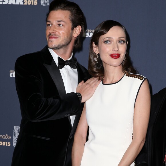 Info - Gaspard Ulliel bientôt papa pour la première fois - Gaspard Ulliel et sa compagne Gaëlle - Photocall de la 40e cérémonie des César au théâtre du Châtelet à Paris le 20 février 2015