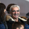 Raymond Domenech a subi une intervention - Estelle Denis et son compagnon Raymond Domenech - People au match PSG - Bordeaux au Parc des Princes à Paris le 21 janvier 2015. Le PSG a remporté le match 2-1.