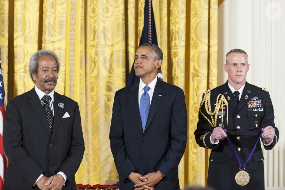 Allen Toussaint recevait en juillet 2013 des mains de Barack Obama la Médaille nationale des arts, à la Maison Blanche. Le musicien de génie est mort le 10 novembre 2015 à 77 ans.