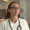 L'ancienne Miss France 2013 Marine Lorphelin, en quatrième année de médecine, lors de son stage aux urgences du Centre de la Polynésie française