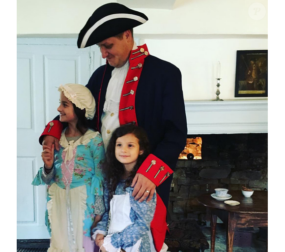 Le père Caleb Logan Bratayley et ses filles Annie et Hayley / photo postée sur le compte Instagram de la famille.